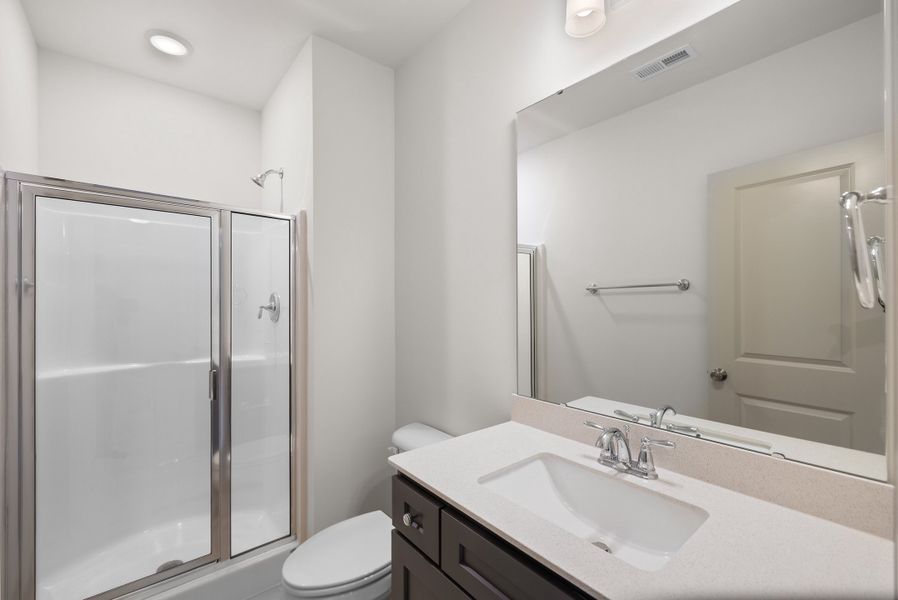 Representative furnished interior of a home built from the The Hampton by RobuckHomes in Baylee Ridge, Selma (Image 130).
