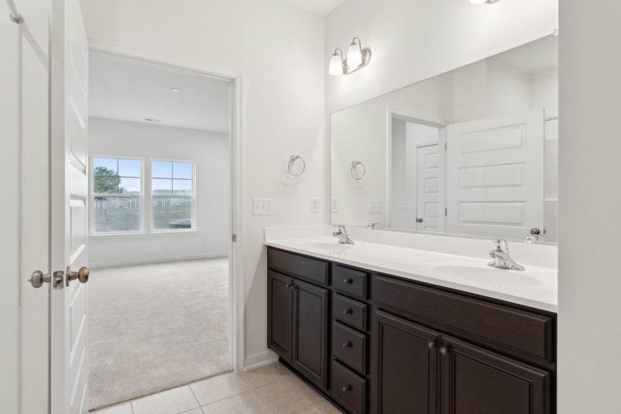 15- HHHunt Maxwell Primary Bathroom