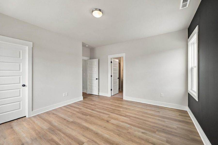 Spacious, unfurnished interior of a new home in Allen Park, Raleigh (Image 21).