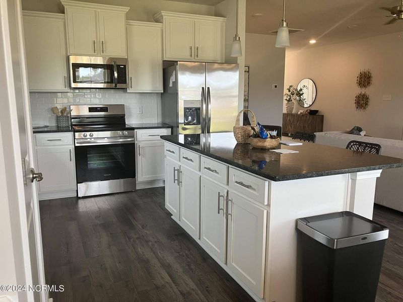 Furnished interior view inside a new home in Fairfield Harbour, New Bern (Image 5).