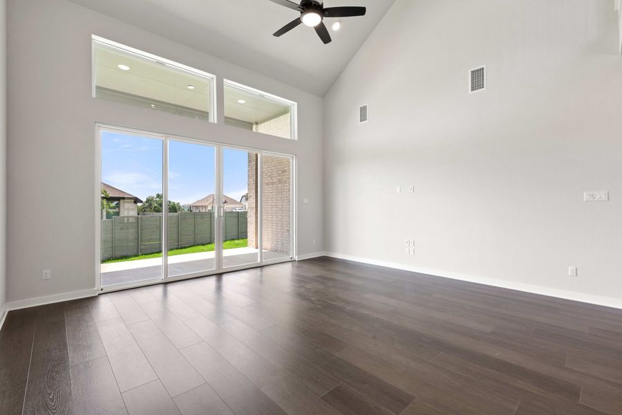 Spacious, unfurnished interior of a new home in Wolf Ranch, Georgetown (Image 25).