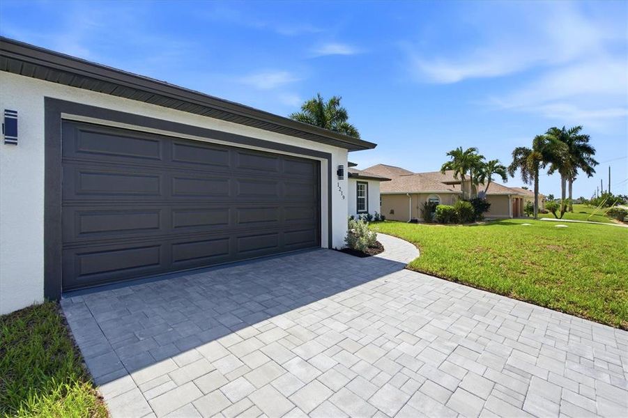 Exterior details and patio area of a home in , Cape Coral (Image 29).