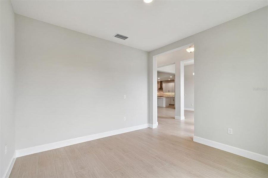 Spacious, unfurnished interior of a new home in Willow Run, Apopka (Image 39).