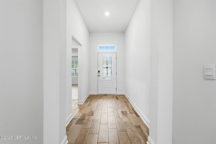Spacious, unfurnished interior of a new home in Cross Creek, Green Cove Springs (Image 32).