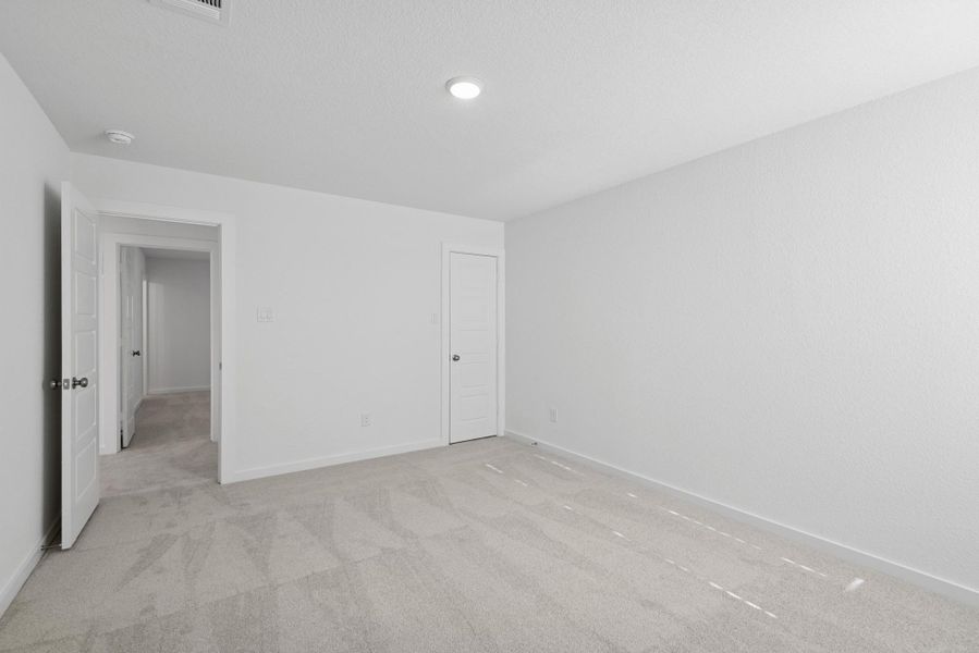 Spacious, unfurnished interior of a new home in Miller's Pond, Rosenberg (Image 19). Spacious, unfurnished interior of a new home in Miller's Pond, Rosenberg (Image 19).