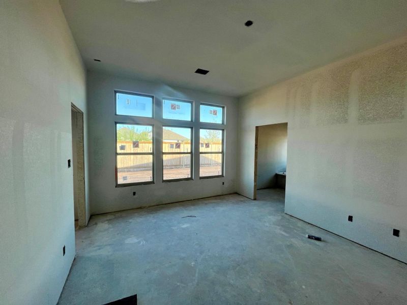 Unfurnished room with concrete flooring Unfurnished room with concrete flooring