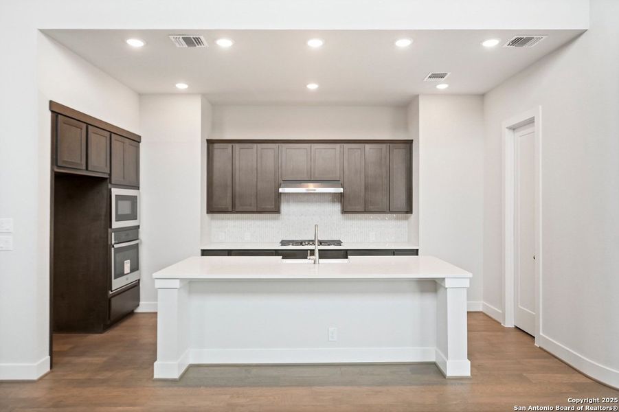 Furnished interior view inside a new home in Homestead, Schertz (Image 5).