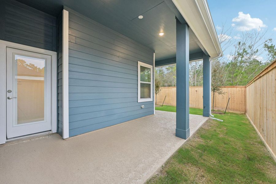 Exterior details and patio area of a home in Kresston 50's, Montgomery (Image 4).