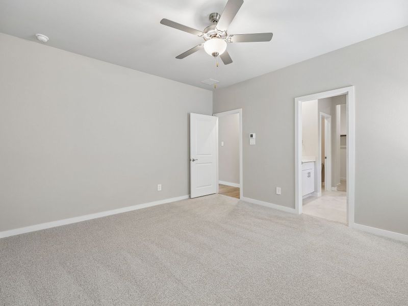 Spacious, unfurnished interior of a new home in Cibolo Hills West - Spring Series, Fort Worth (Image 18).