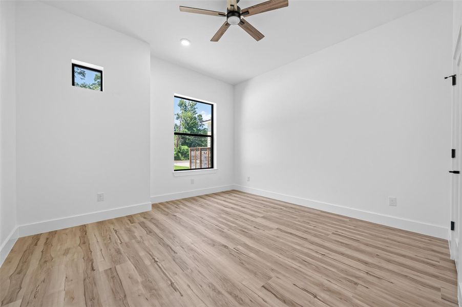 Spacious, unfurnished interior of a new home in , Conroe (Image 23).
