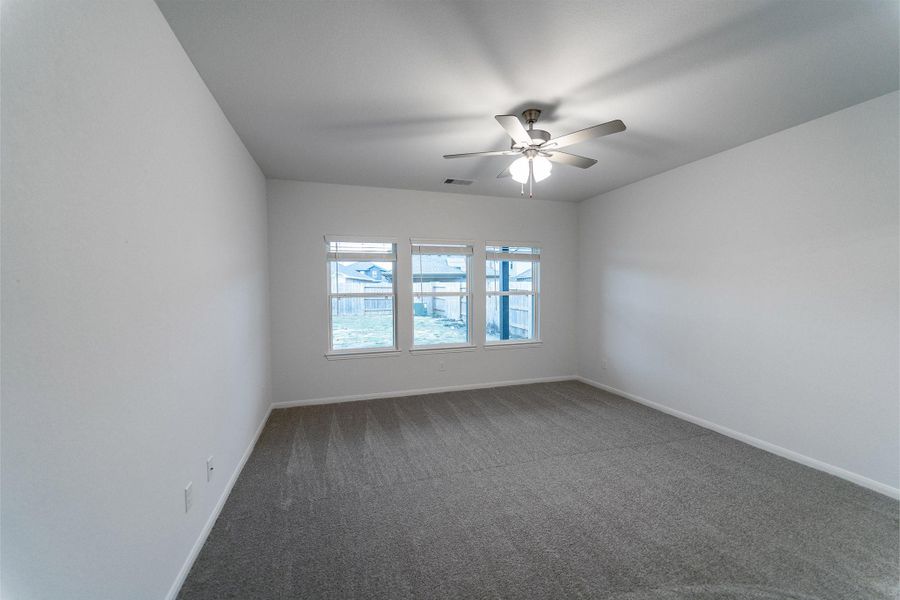 Spacious, unfurnished interior of a new home in Pecan Estates, Crosby (Image 13).