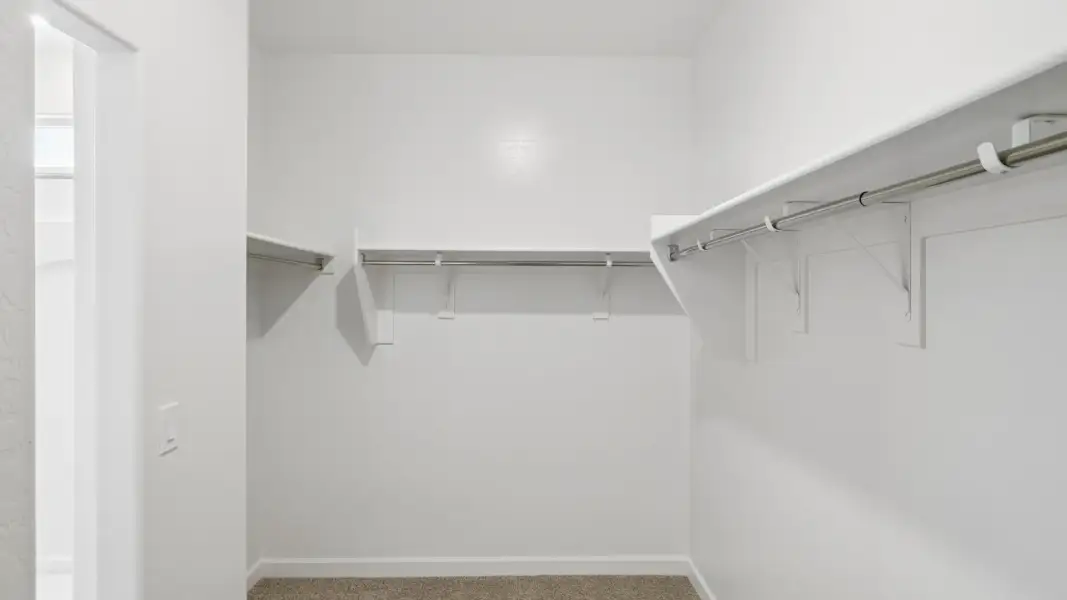 Spacious, unfurnished interior of a new home in Quail Ranch, San Tan Valley (Image 21).