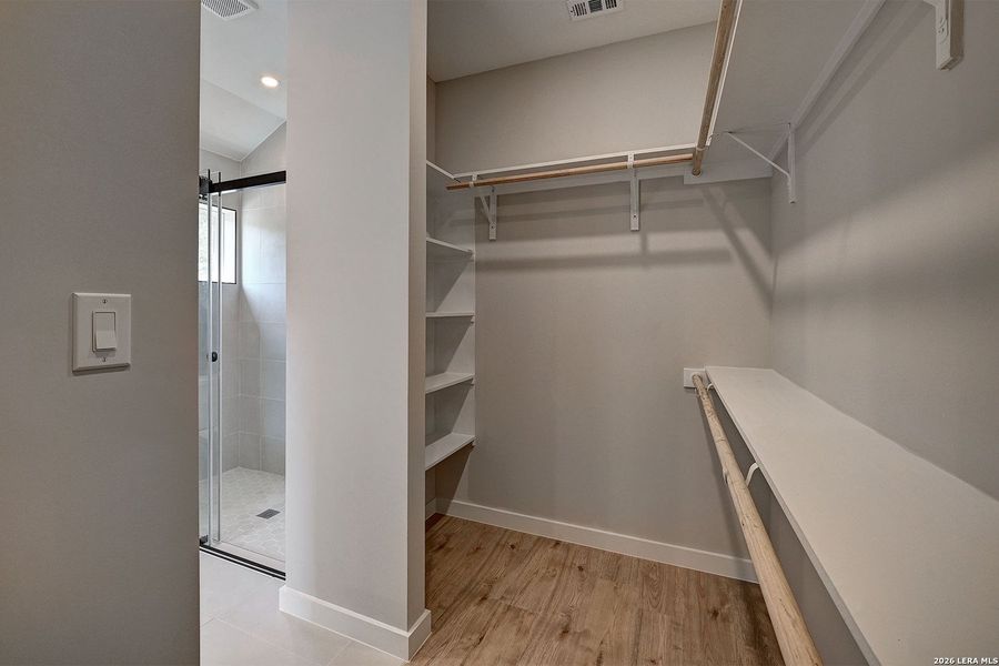 Spacious, unfurnished interior of a new home in , Fischer (Image 31).