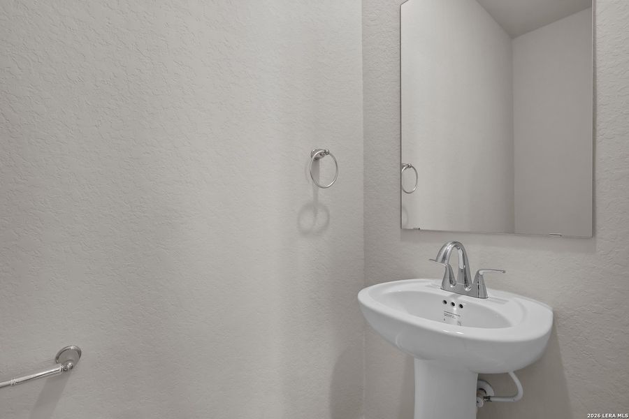 Close-up of interior finishes inside a home in Mesa Vista, San Antonio (Image 14).