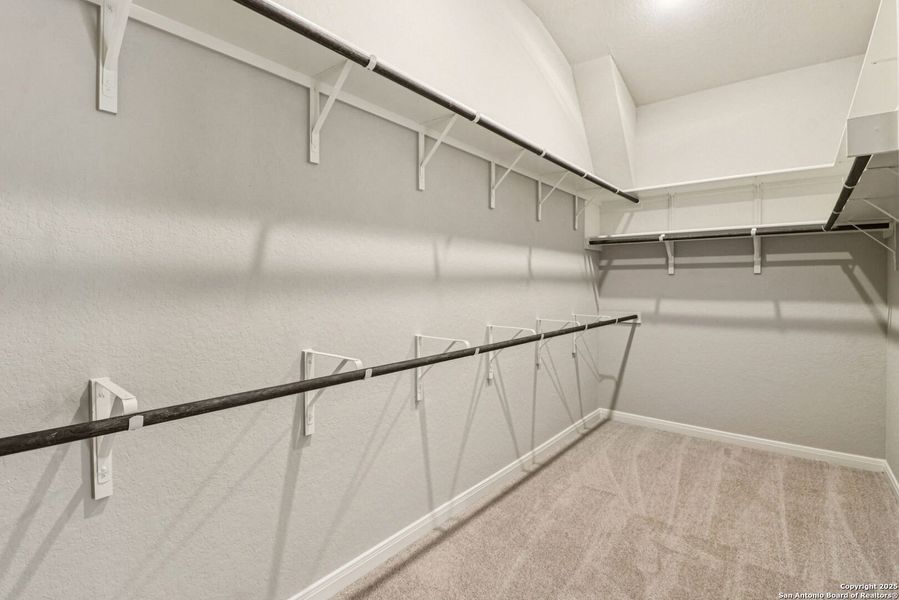 Spacious, unfurnished interior of a new home in Fox Falls, Boerne (Image 26).