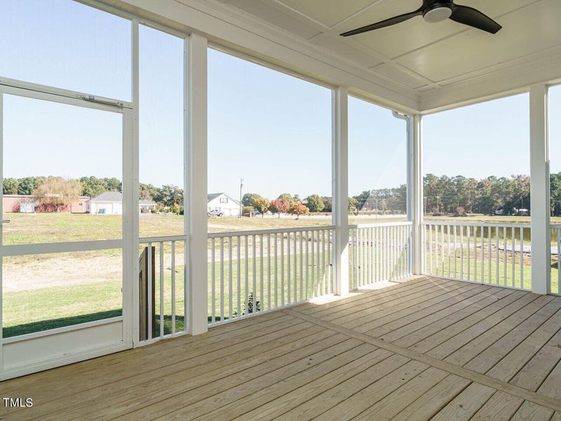 036-1280x960-screened-porch