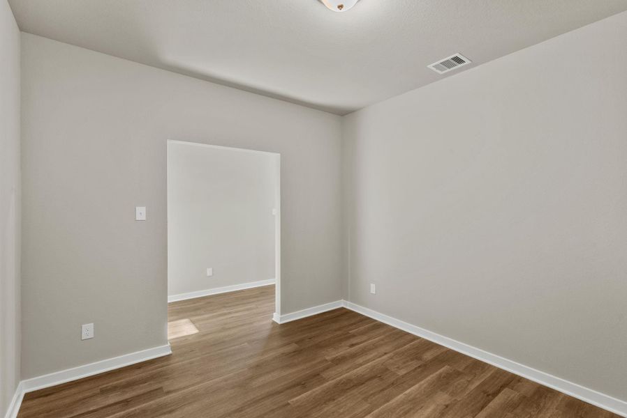 Spacious, unfurnished interior of a new home in Creekhaven, Rosharon (Image 16).