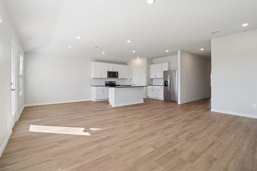 Spacious, unfurnished interior of a new home in River Ridge, Crandall (Image 19).
