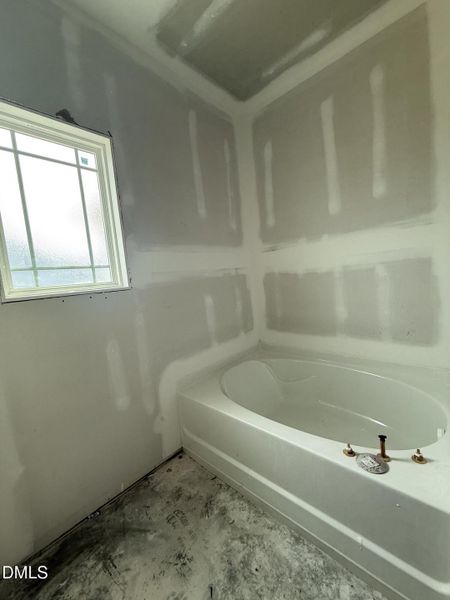 7.5 Primary Primary Bathroom Tub