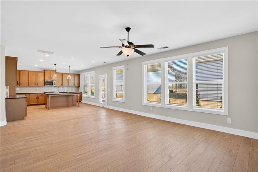 Spacious, unfurnished interior of a new home in The Fairways at Mirror Lake, Villa Rica (Image 24).