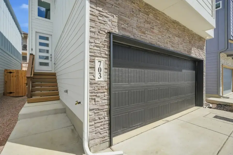 Exterior details and patio area of a home in Rose Hill, San Antonio (Image 26).