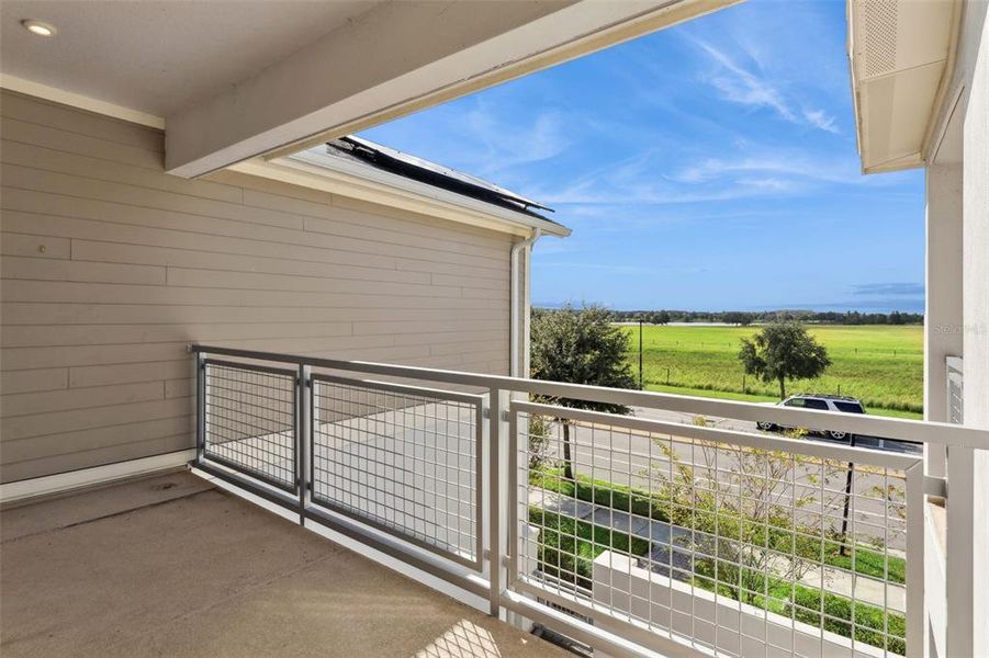 Exterior details and patio area of a home in , Orlando (Image 16).