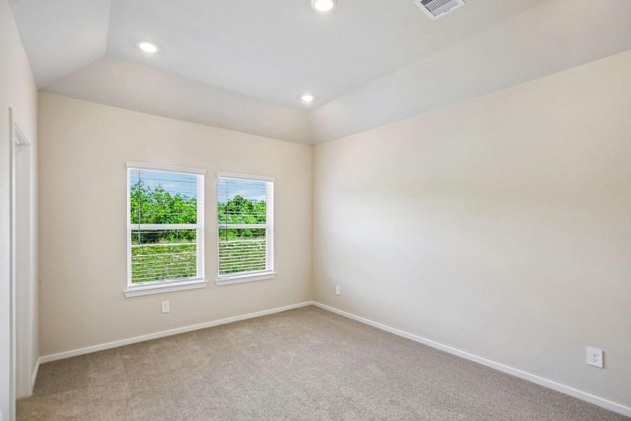 Spacious, unfurnished interior of a new home in Kemah Crossing - City Series, Kemah (Image 24).