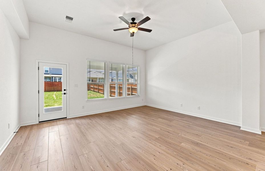 Spacious, unfurnished interior of a new home in Santa Rita Ranch, Liberty Hill (Image 15).