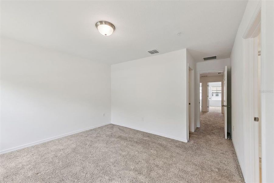 Spacious, unfurnished interior of a new home in , Orlando (Image 20).