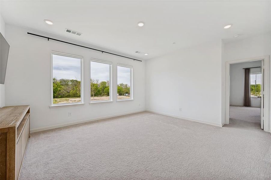 Spacious, unfurnished interior of a new home in Painted Tree - Woodland District, McKinney (Image 20).