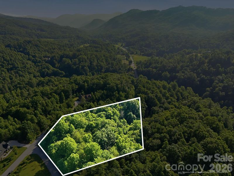 Natural landscape and outdoor views near in Hendersonville (Image 9). Natural landscape and outdoor views near in Hendersonville (Image 9).