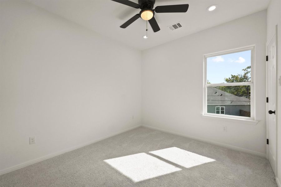 Spacious, unfurnished interior of a new home in , Houston (Image 24).