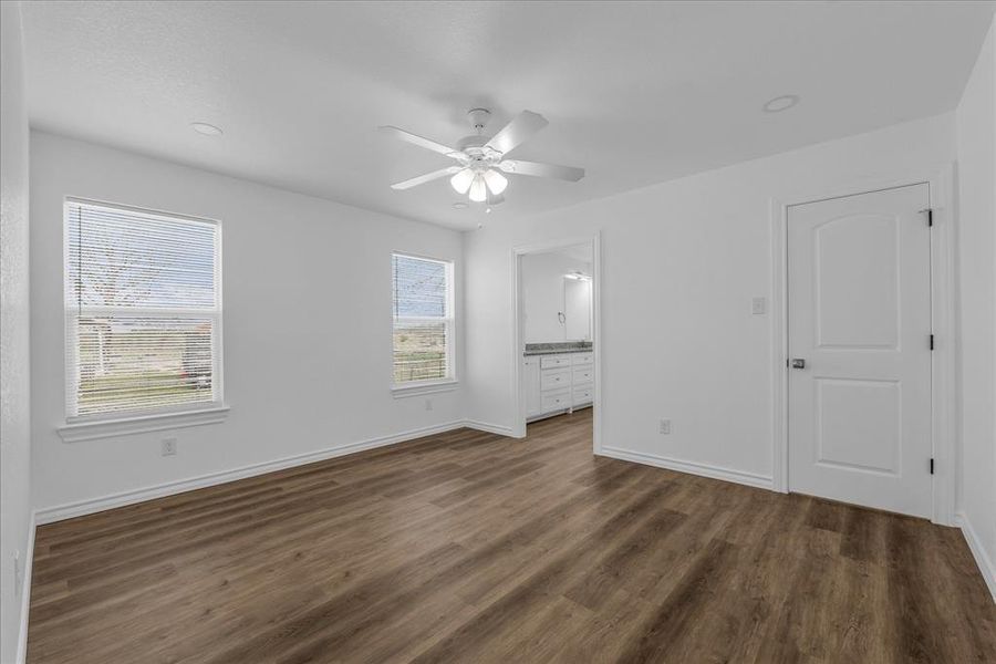 Spacious, unfurnished interior of a new home in , Riesel (Image 18).