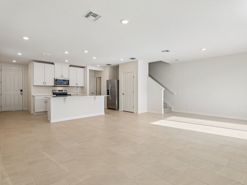 Spacious, unfurnished interior of a new home in The Meadow at Crossprairie Townes, St. Cloud (Image 9).