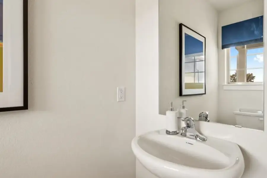 Representative interior finishes for a home built from the Medina by Pacesetter Homes in Saddle Creek Twinhomes, Georgetown (Image 21).