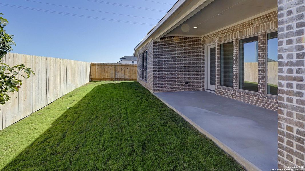 Exterior details and patio area of a home in Haby Hill 50', San Antonio (Image 25).