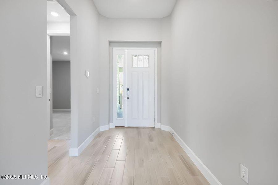 Spacious, unfurnished interior of a new home in Colbert Landings, Palm Coast (Image 14).