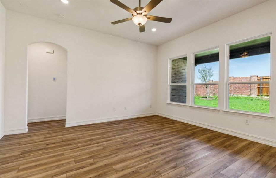 Airy gathering room*real home pictured