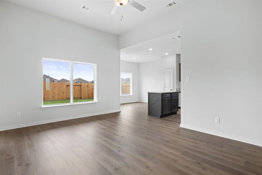 Spacious, unfurnished interior of a new home in Logan Square, Fort Worth (Image 6).