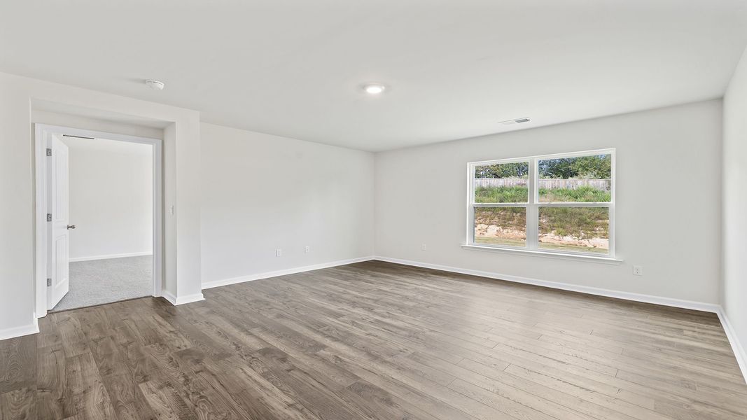 Spacious, unfurnished interior of a new home in Lakestone, Woodruff (Image 22).