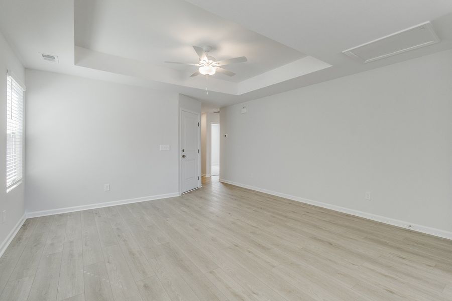 Spacious, unfurnished interior of a new home in Ellington, Elgin (Image 13).