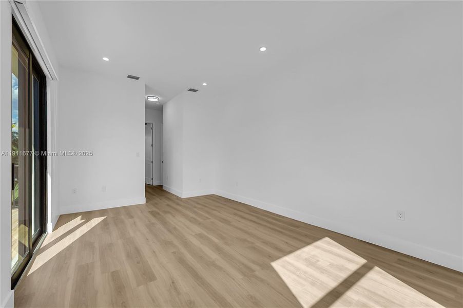 Spacious, unfurnished interior of a new home in , Fort Lauderdale (Image 37). Spacious, unfurnished interior of a new home in , Fort Lauderdale (Image 37).