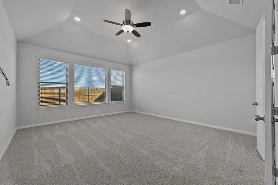 Spacious, unfurnished interior of a new home in Tinsley Meadows, Van Alstyne (Image 19).