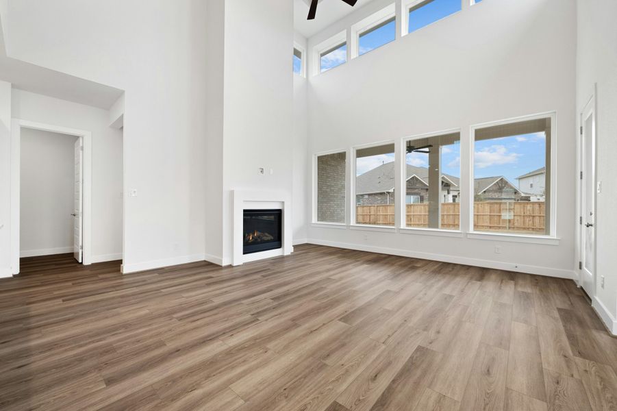 Spacious, unfurnished interior of a new home in Santa Rita Ranch, Liberty Hill (Image 19).