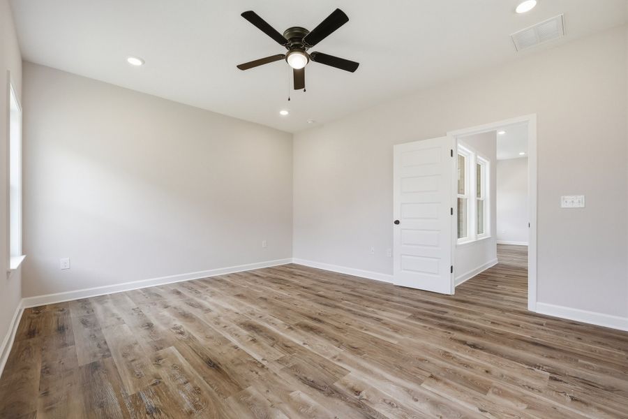 Spacious, unfurnished interior of a new home in Southern Charm, Crestview (Image 46). Spacious, unfurnished interior of a new home in Southern Charm, Crestview (Image 46).