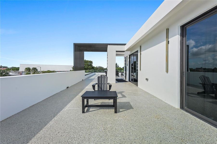 Exterior details and patio area of a home in , Fort Lauderdale (Image 41).