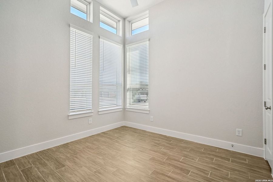 Spacious, unfurnished interior of a new home in Meyer Ranch, New Braunfels (Image 22).