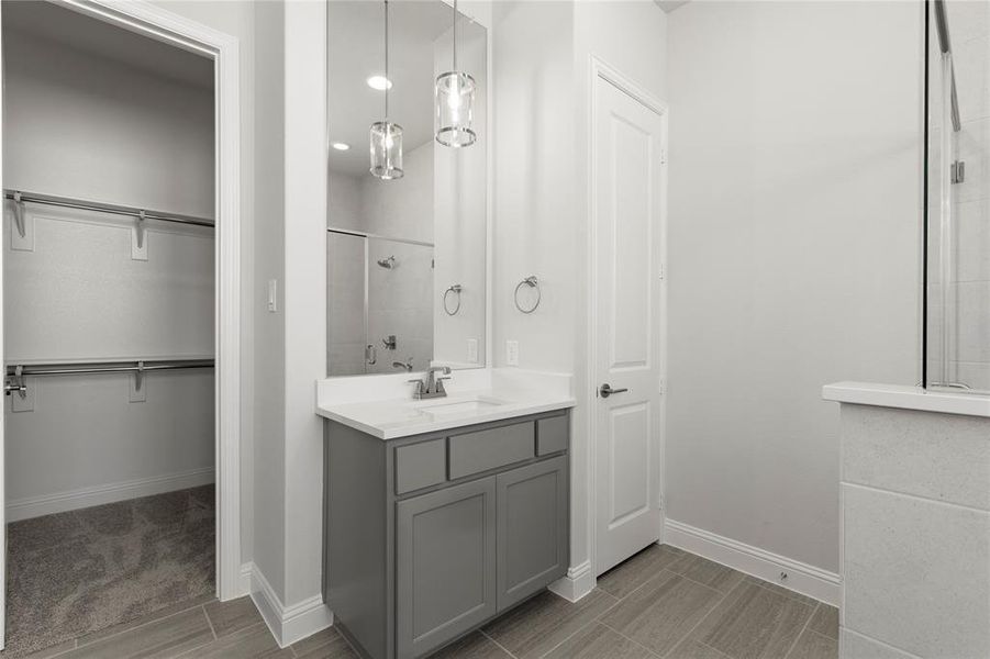 23. 2228 Euclid - Bath (4) 23. 2228 Euclid - Bath (4)