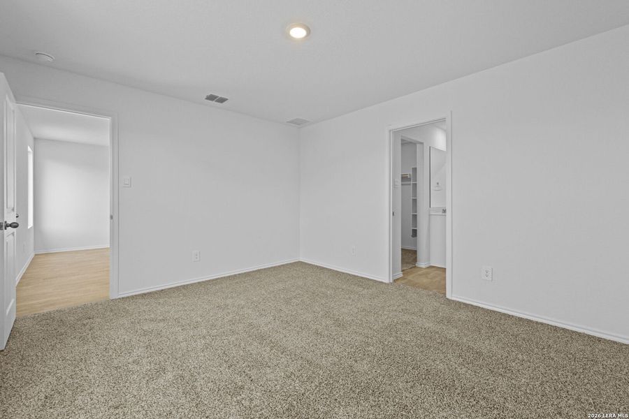 Spacious, unfurnished interior of a new home in Arroyo Ranch, Seguin (Image 19).