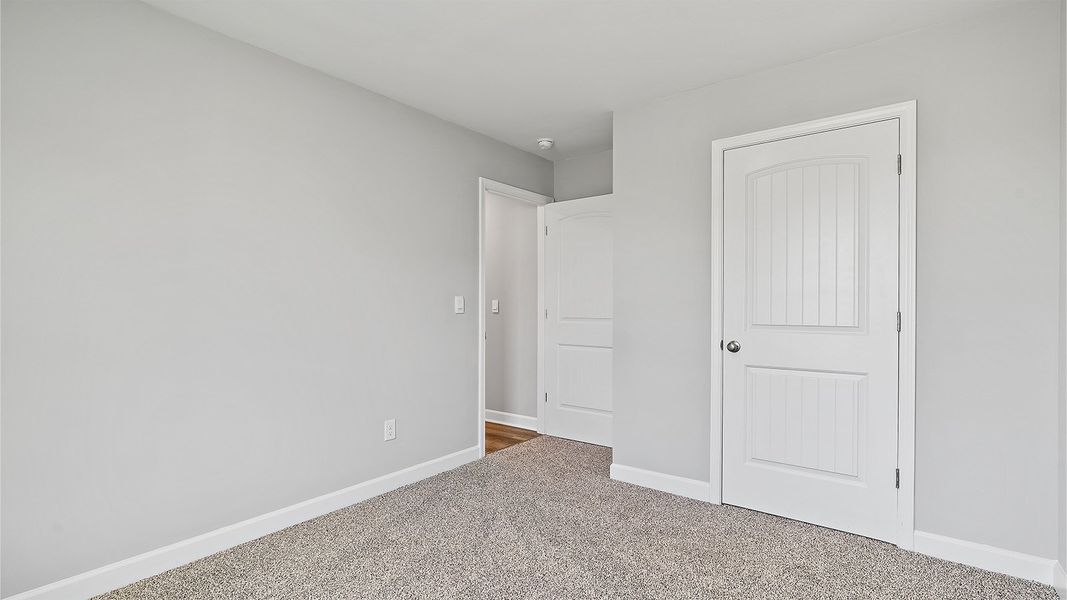 Spacious, unfurnished interior of a new home in Colonial East, Panama City Beach (Image 24).